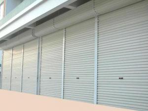 電（diàn）動卷簾門