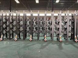 如何在伸縮門上添加（jiā）安全性功能？